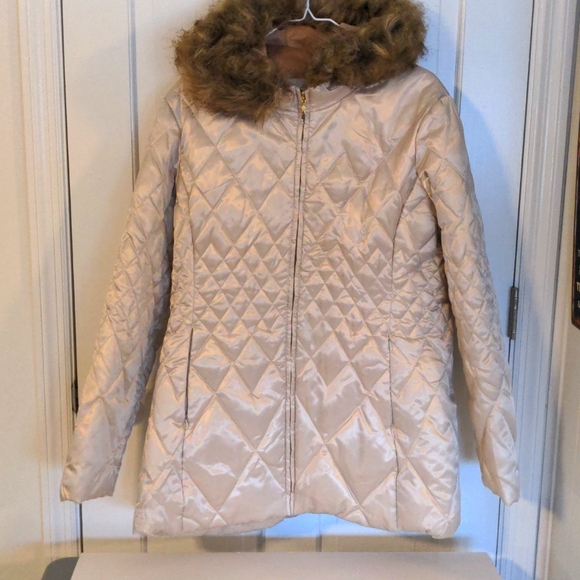 Liz Claiborne Jackets & Blazers - $drop.LizClaiborne gold quilted jacket fur lined hood,side pockets, zip front XL